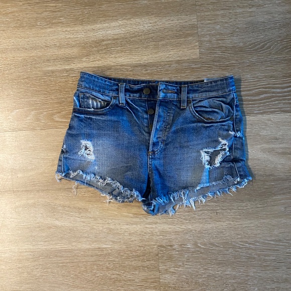 vintage Guess high rise denim short - distressed - Picture 5 of 5